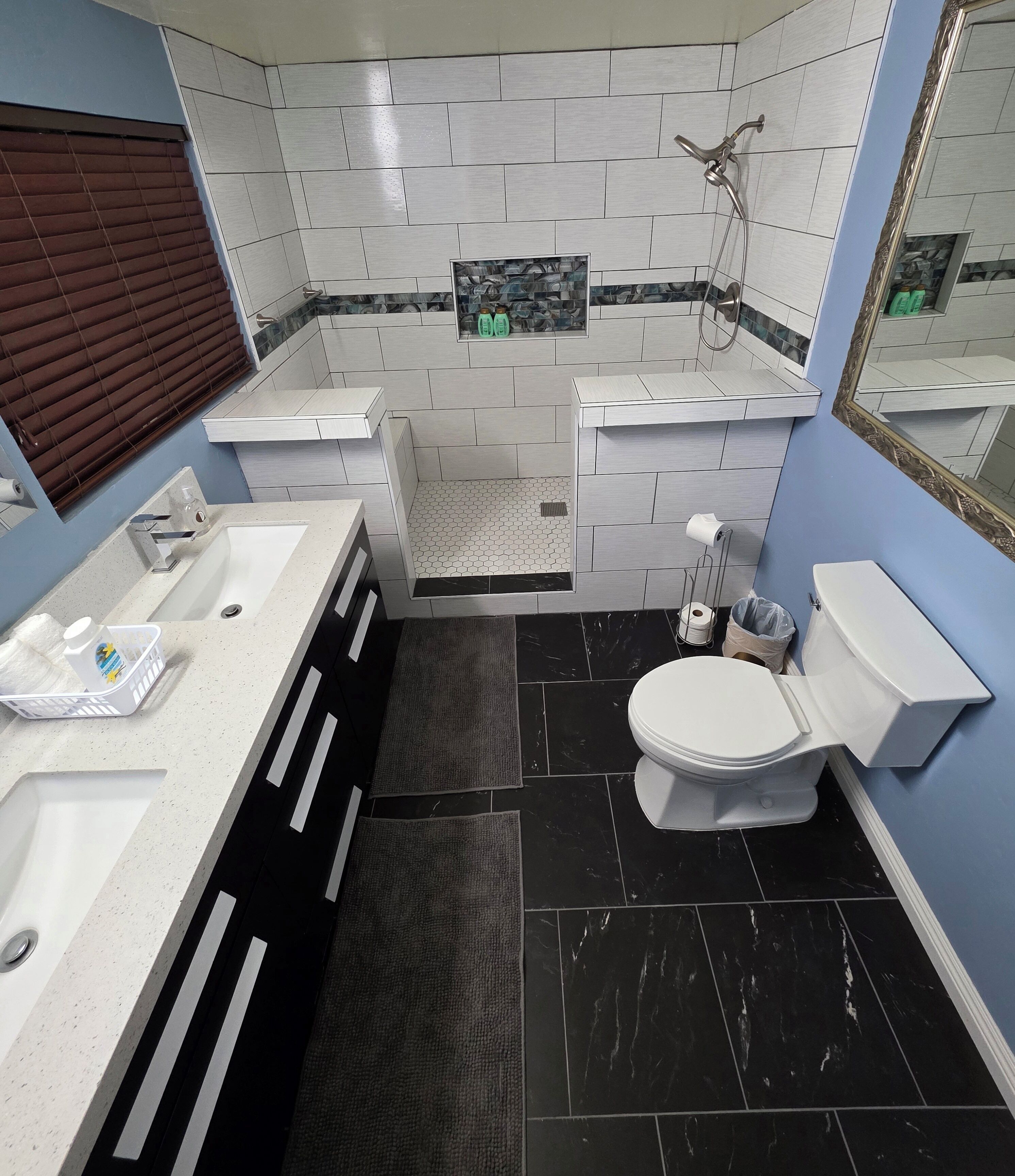 Håndklæder, Sæbe, Shampoo, Toiletpapir