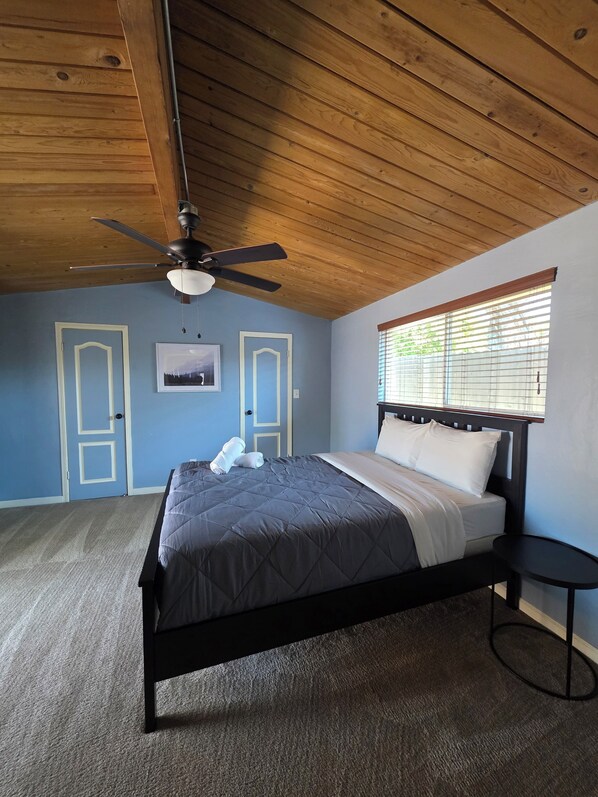 3 bedrooms, desk, free WiFi, bed sheets