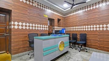 Deluxe Triple Room | Lobby