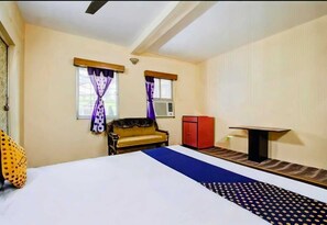 Deluxe Double Room | Desk, laptop workspace, soundproofing, free WiFi - Dear Hotel (Kolkata)