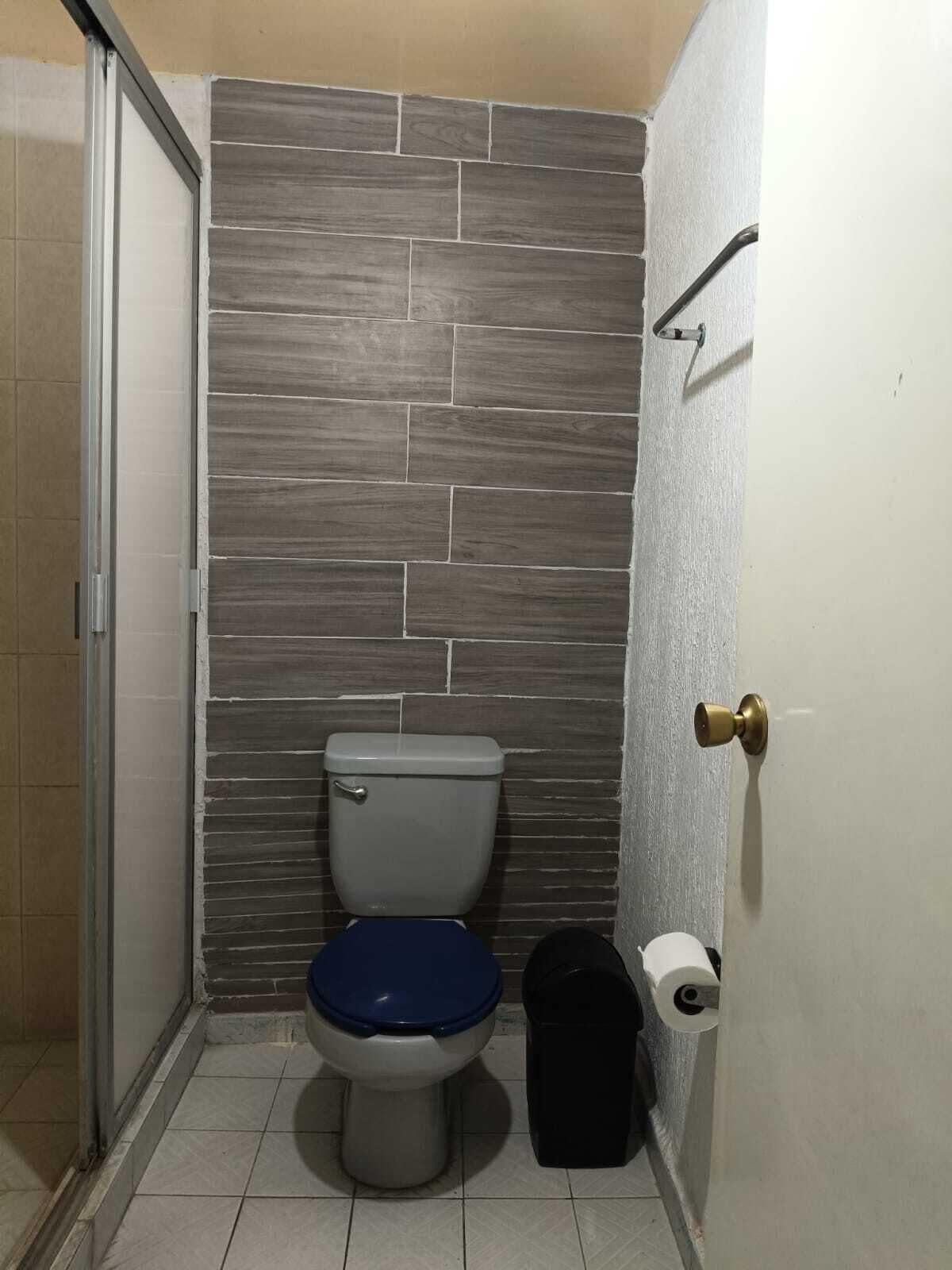 Toallas, jabón, papel higiénico