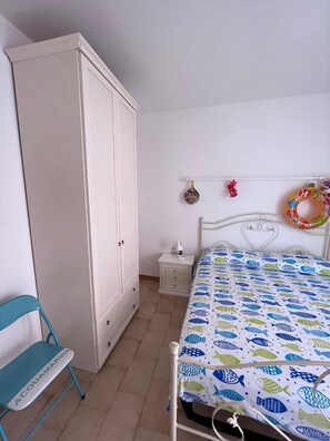 Room - Only 150 meters from the sea, with garden (Marcelli)