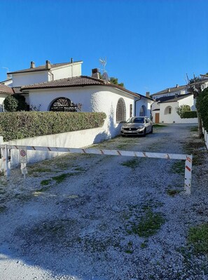 Property grounds - Comfortable one-bedroom apartment with garden near the sea (Marcelli)
