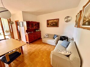 Smart TV - Nice and spacious one-bedroom apartment with garden in the center (Sirolo)
