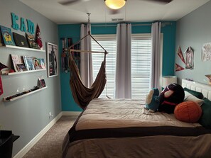 4 bedrooms, iron/ironing board, free WiFi, bed sheets