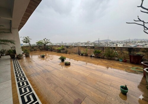 Sun-Terrace Penthouse: Private Entry & 360° Jodhpur Views