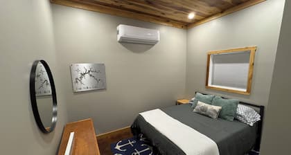 Studio guesthouse near Sunset Marina