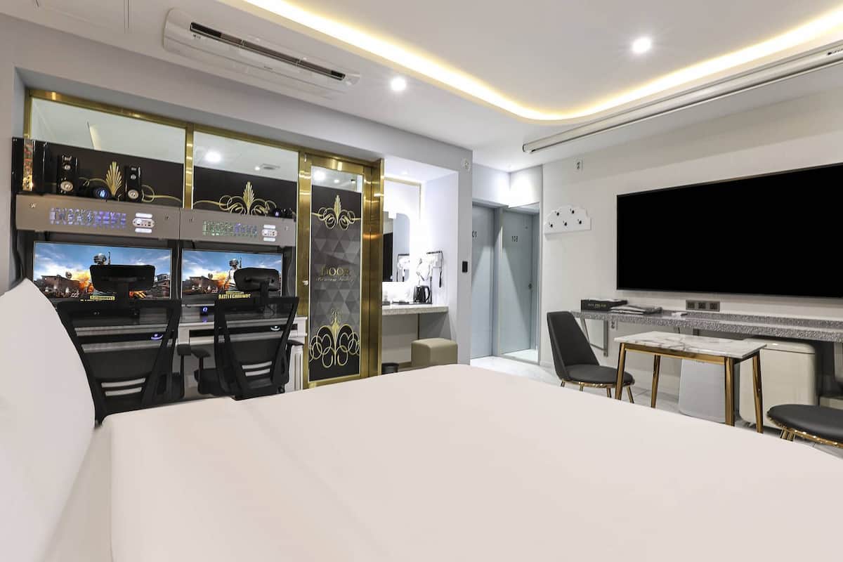 Suite 2pc | Ücretsiz kablosuz İnternet, çarşaf takımı