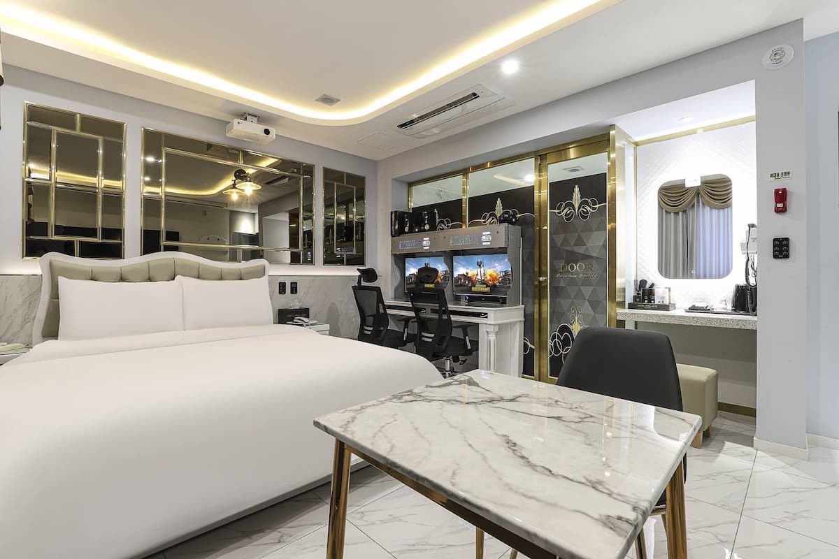 Suite 1pc | Ücretsiz kablosuz İnternet, çarşaf takımı