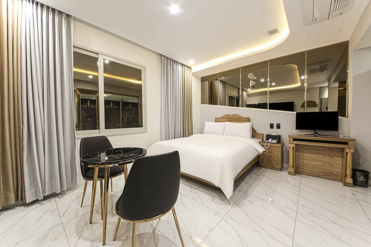 Superior Double Low Floor | Ücretsiz kablosuz İnternet, çarşaf takımı