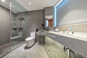 Standard Double Room, City View | Bathroom - Hainan Berun hotel (Haikou)