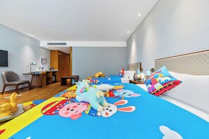 Family Tek Büyük Yataklı Oda, Kısmi Deniz Manzaralı | Çocuk alanı