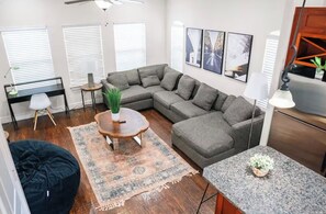 Living area - Stunning 3-Story Home: 1 Min to Lower Greenville (Dallas)
