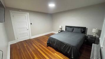 Escritorio, wifi y ropa de cama