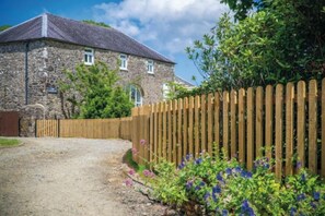 Unclassified image, 5 of 13, button - The Granary - 3 Bed Barn Conversion - Llawhaden (Llawhaden)