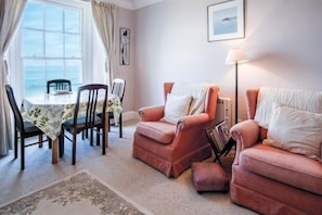 Room - 5 Belle Vue Court - 2 Bedroom Apartment - Tenby (Tenby)