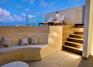 Terrace/patio - Amazing Location • Walk to Coco Beach & 5th Ave• Rooftop Pool (Playa del Carmen)