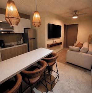 Smart TV - Amazing Location • Walk to Coco Beach & 5th Ave• Rooftop Pool (Playa del Carmen)