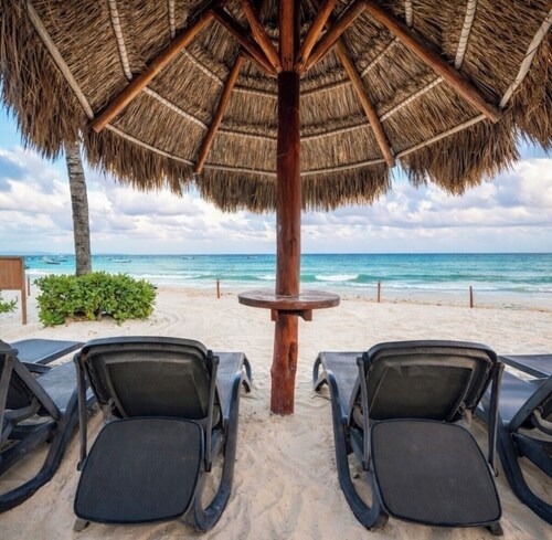Amazing Location • Walk to Coco Beach & 5th Ave• Rooftop Pool