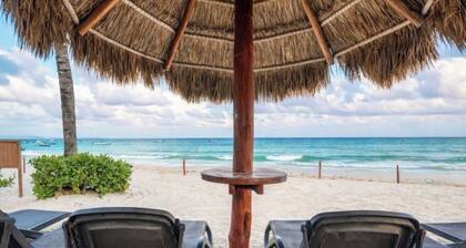 Amazing Location • Walk to Coco Beach & 5th Ave• Rooftop Pool