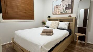 Iron/ironing board, free WiFi, bed sheets