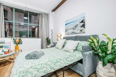 ICC Executive Retreat | 250m to Waterfront & CBD