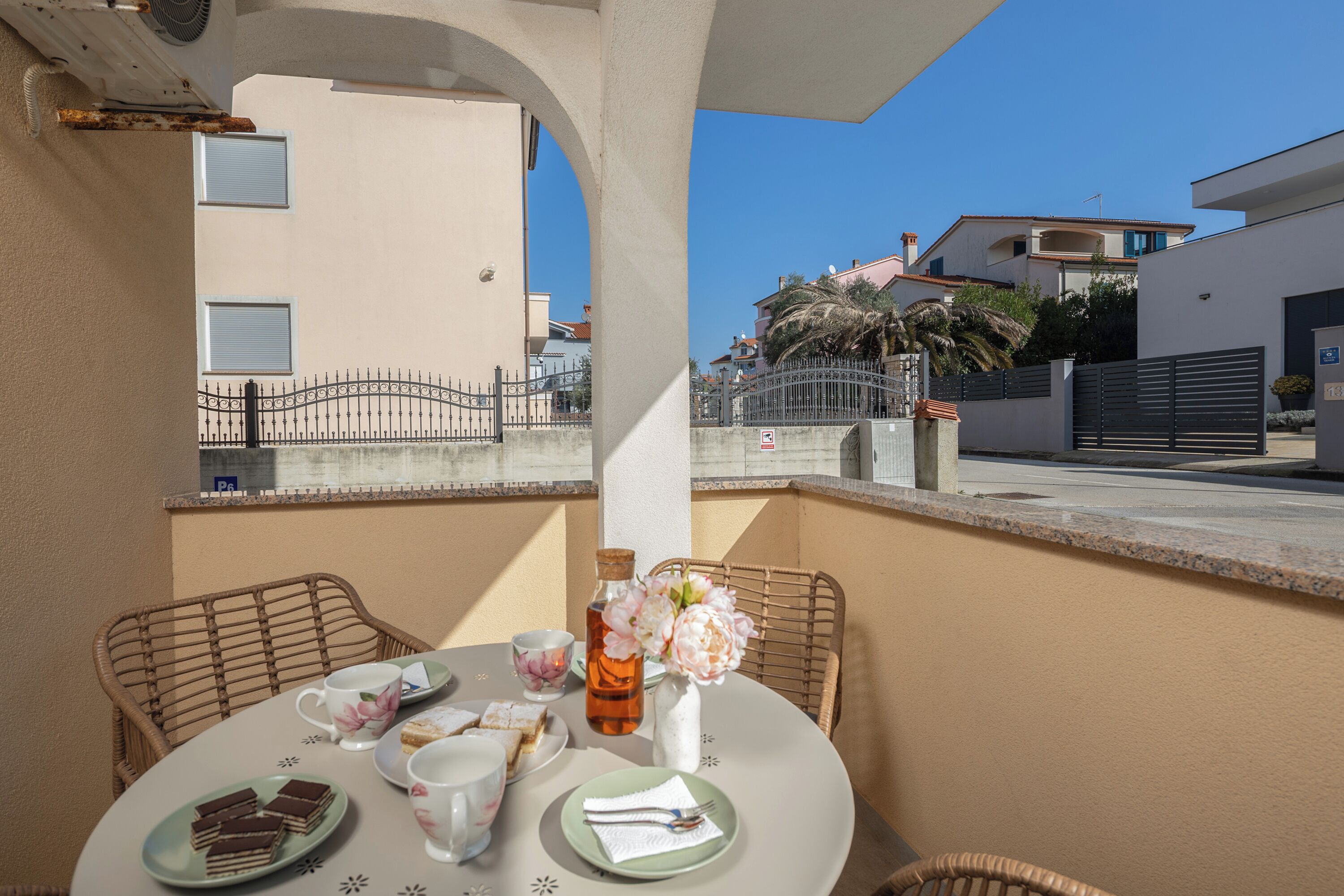 Standard Apartment, Multiple Bedrooms (Apartment Rosa) | Outdoor dining