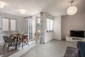 Standard Apartment, Multiple Bedrooms (Apartment Rosa) | Dining - Apartment Rosa (Medulin)