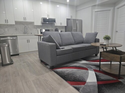 Elegant Private Suite in Edmonton North
