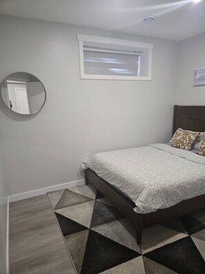 House, 1 Bedroom - Elegant Private Suite in Edmonton North (Edmonton)