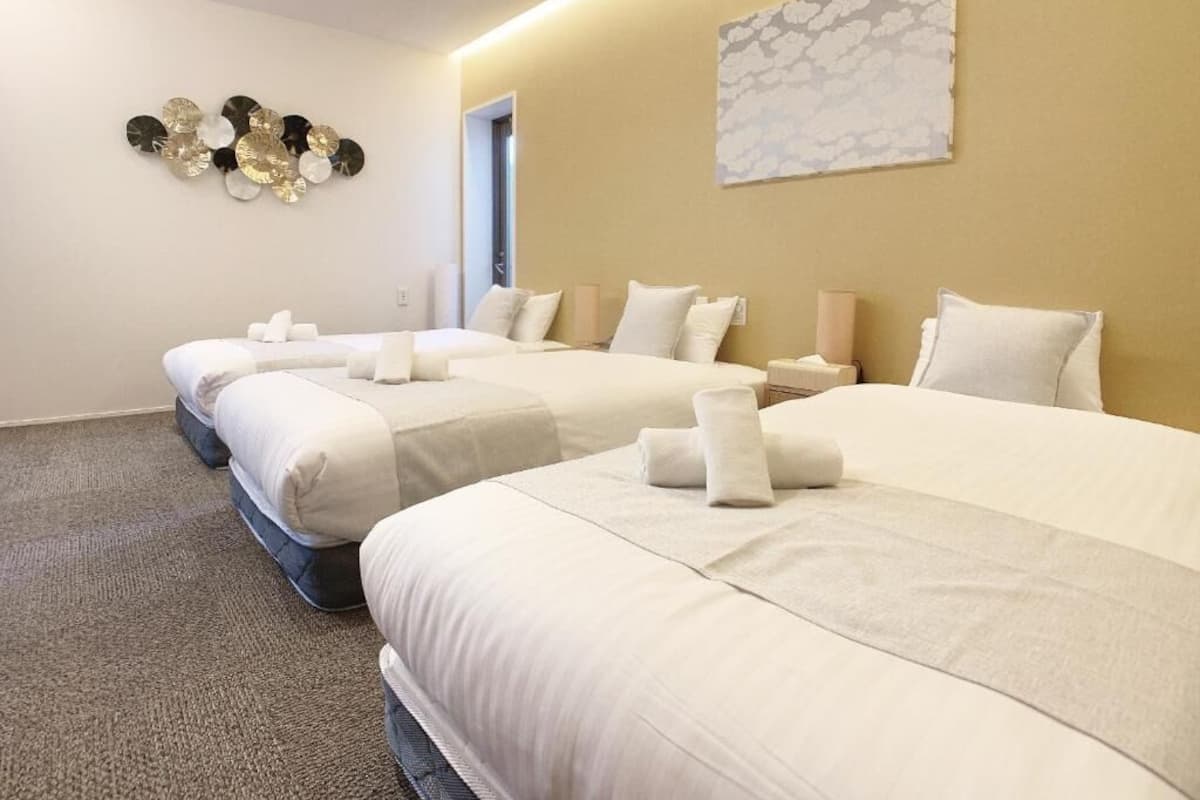 Deluxe Triple Room | Iron/ironing board, free WiFi, bed sheets