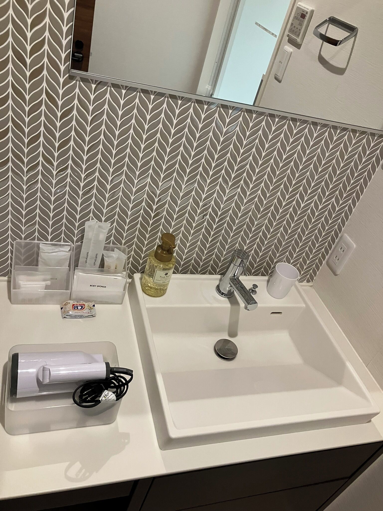 Family Room | Bathroom | Separate tub and shower, free toiletries, hair dryer, slippers