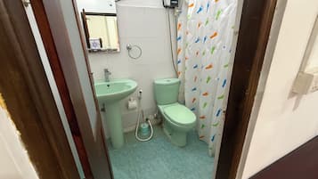 Twin Room, Balcony | Bathroom