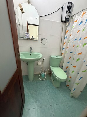 Twin Room, Balcony | Bathroom | Shower, towels, soap, toilet paper - Airport Residencies (Katunayake)