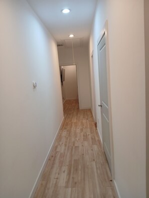 Interior - Spacious 4-bedroom house in serene Atlanta with AC comfort (Atlanta)