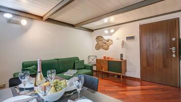 Honeymoon-Apartment, Mehrere Schlafzimmer (Volpedo Loft) | Speisen