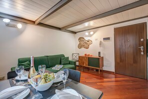 Honeymoon Apartment, Multiple Bedrooms (Volpedo Loft) | Dining - Volpedo Loft (Milan)
