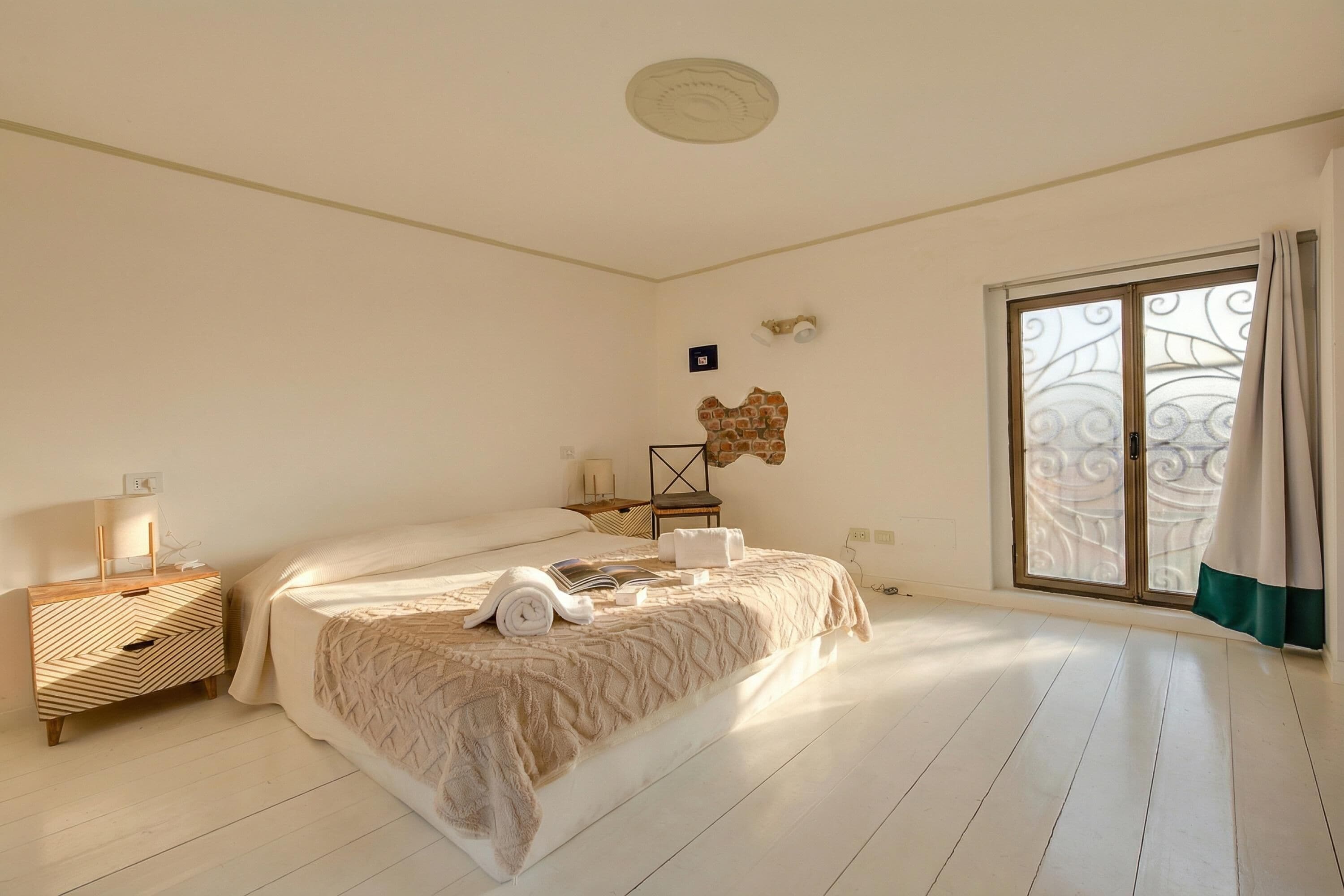 1 habitación, tabla de planchar con plancha, wifi y ropa de cama 
