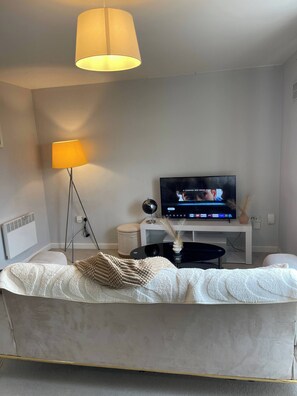 Room, 1 Bedroom, Accessible | Living room