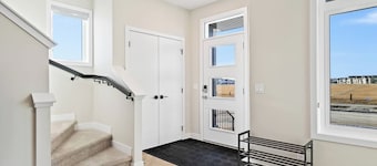 Perfect 3-bedroom house in lovely Calgary for your getaway