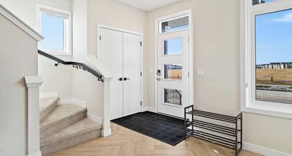 Perfect 3-bedroom house in lovely Calgary for your getaway