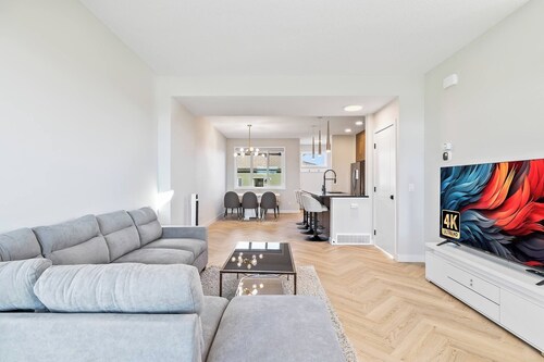 Perfect 3-bedroom house in lovely Calgary for your getaway