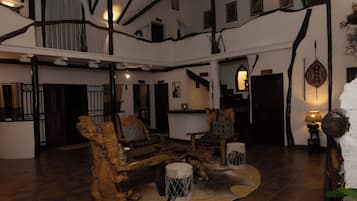 المنشأة من الداخل