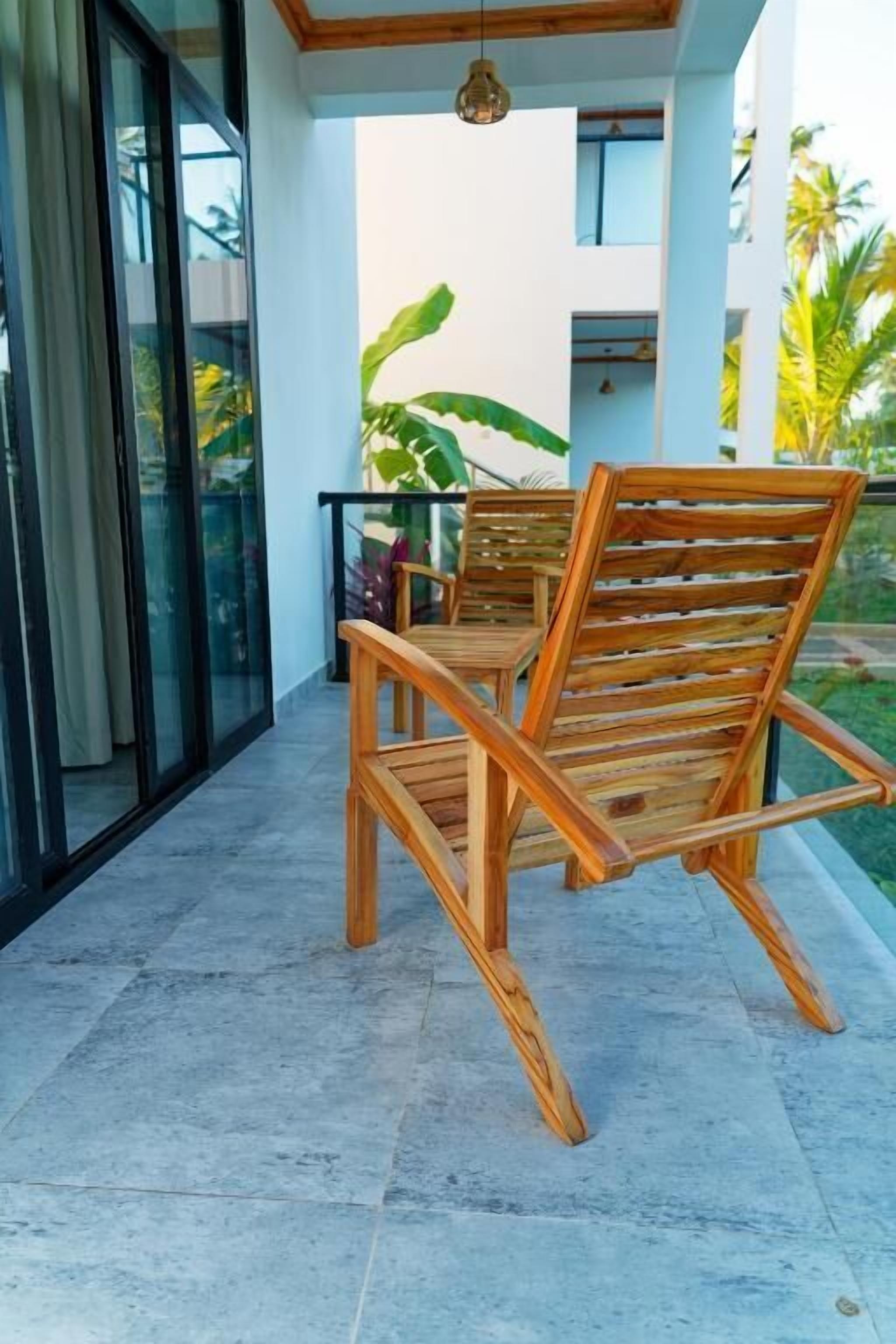 Suite – junior, balkong, hageutsikt | Terrasse/patio