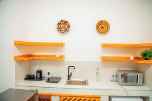 Executive Suite, Balcony, Garden View | Private kitchen - Changarawe Hotel & Retreat (Pongwe)