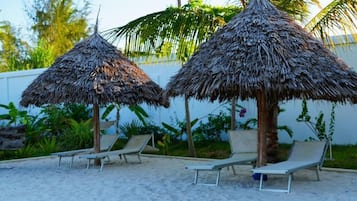 Vila família, sacada, vista para o jardim | Área da propriedade