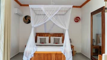 Quarto casal luxo, sacada, vista para o jardim