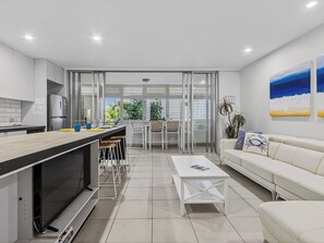 Apartment, 3 Bedrooms | Private kitchen