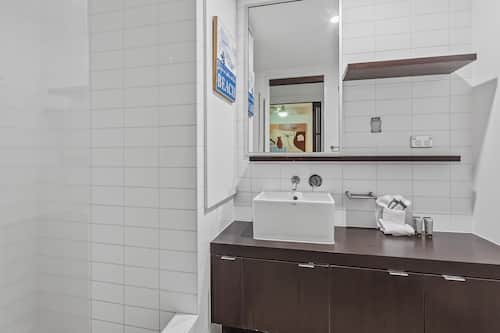 Apartment, 3 Bedrooms | Bathroom