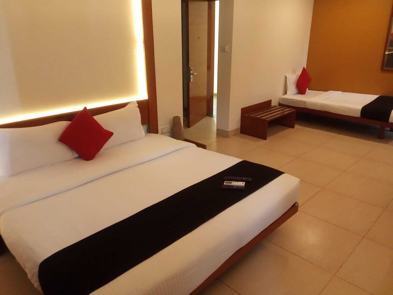 Classic Triple Room | Egyptian cotton sheets, premium bedding, desk, laptop workspace